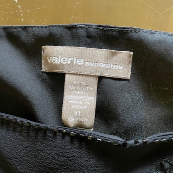 BLACK BEADED TOP AND BLACK KNIT EVENING SKIRT - Picture 2 of 4